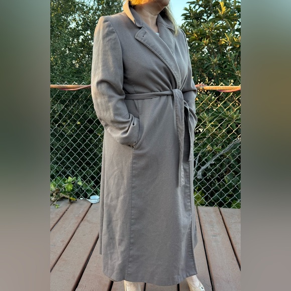 100% wool coat light brown with belt cut at the back - Picture 9 of 9